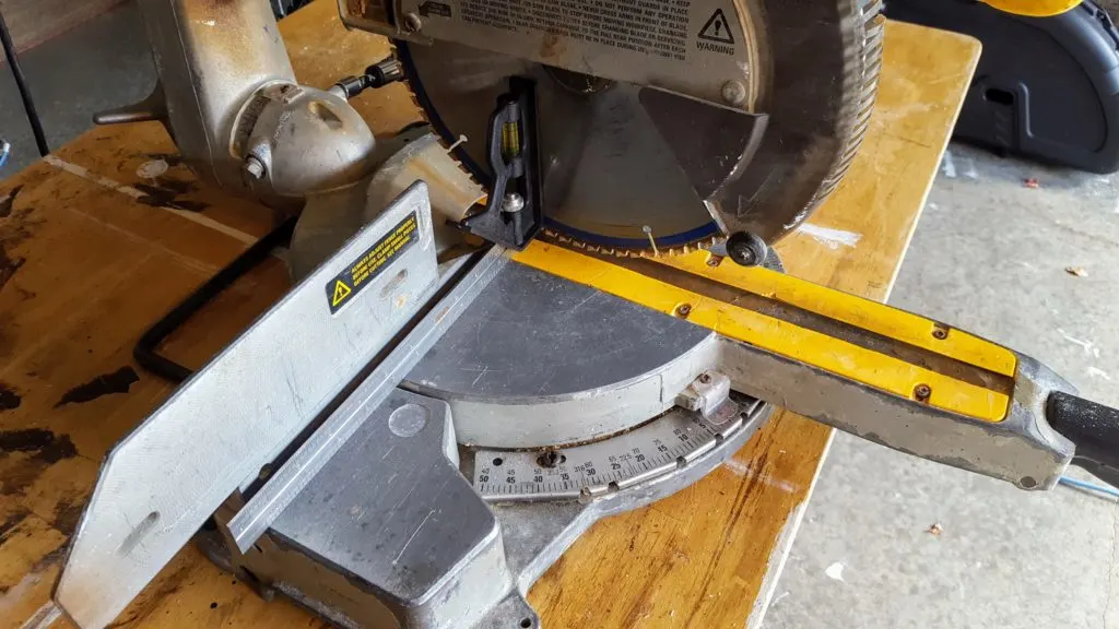 Advantages of utilizing a miter saw to cut into Aluminum