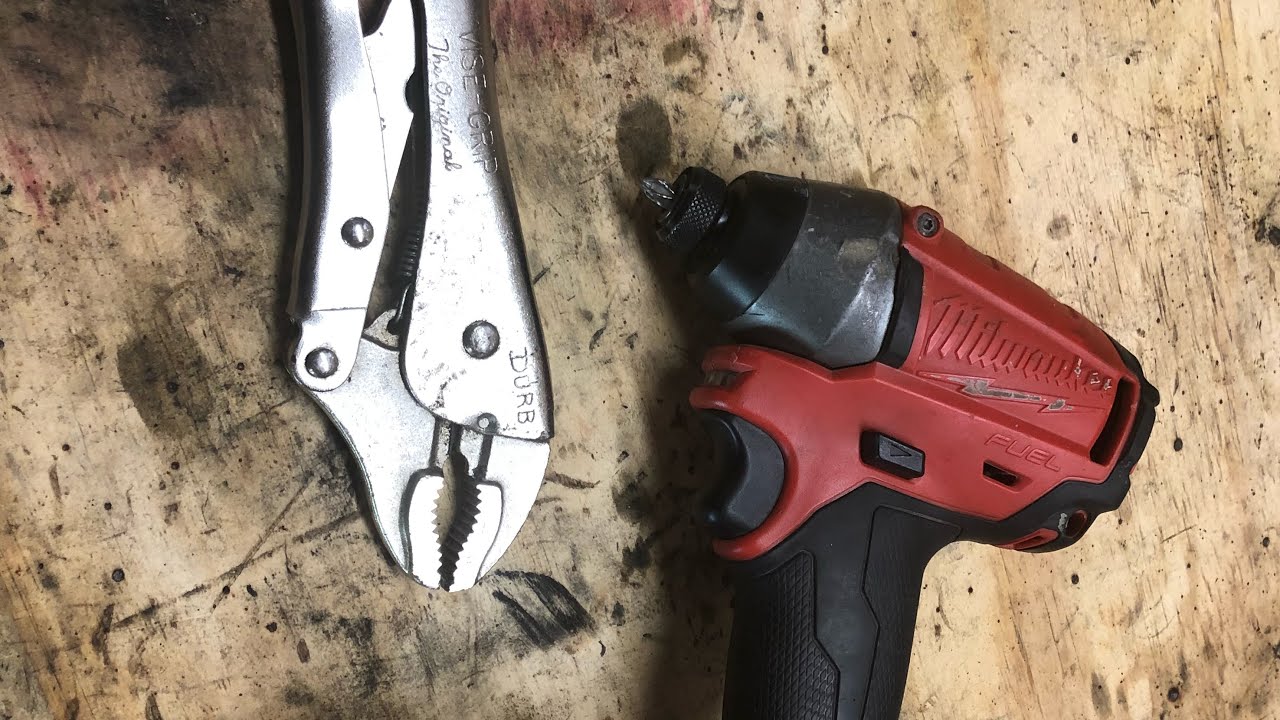 How to remove drill bit from Milwaukee M18