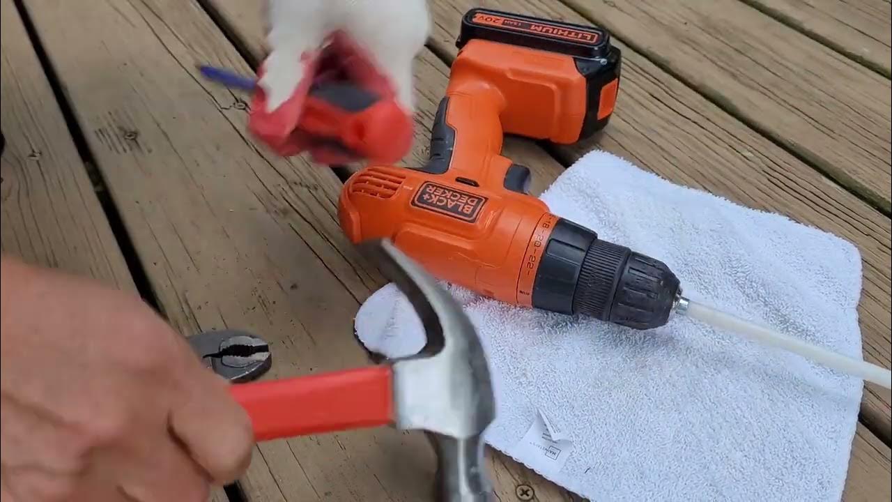 How to remove the drill bit from the Black and Decker drill
