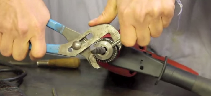 How To Change The Drill Bit Without The Chuck Key