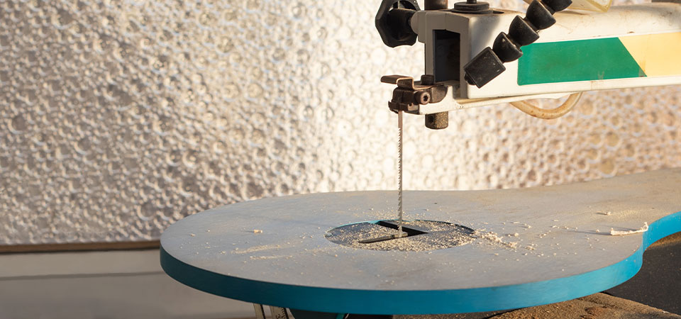 How to use a scroll saw for beginners